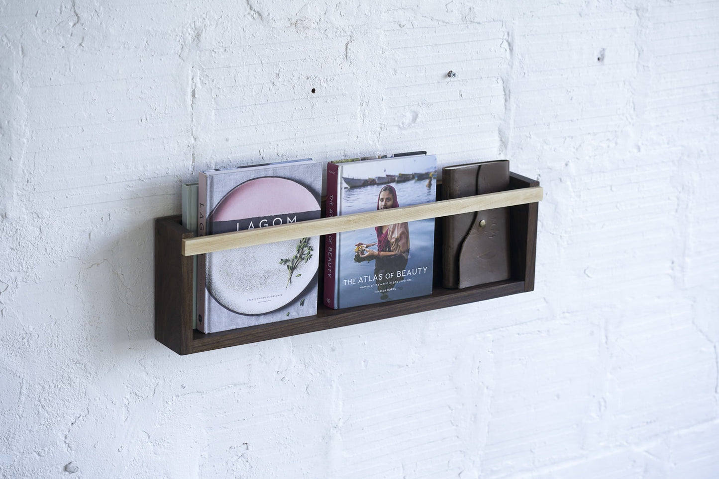 Estante de Pared Moderno, organizador de revistas y discos con diseño elegante - Kaimok Design