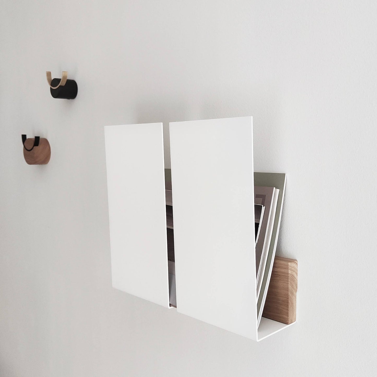 Revistero con Alas flotantes Kaimok Design