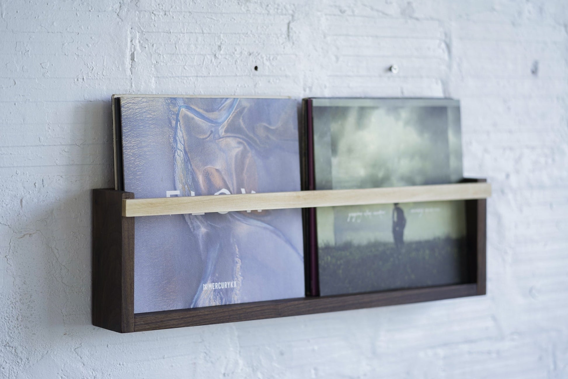 Estante de Pared Moderno, organizador de revistas y discos con diseño elegante - Kaimok Design